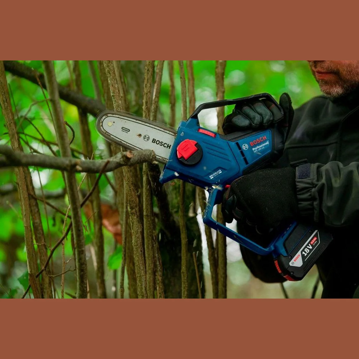 Bosch Professional GKE 18V-15 Mini Akku-Kettensäge, kompakt und leistungsstark 5