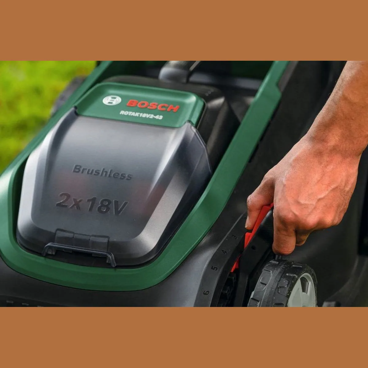 Bosch Home & Garden Akkurasenmäher ROTAK18V-43, 43 cm Schnittbreite, kraftvoll und vielseitig 4