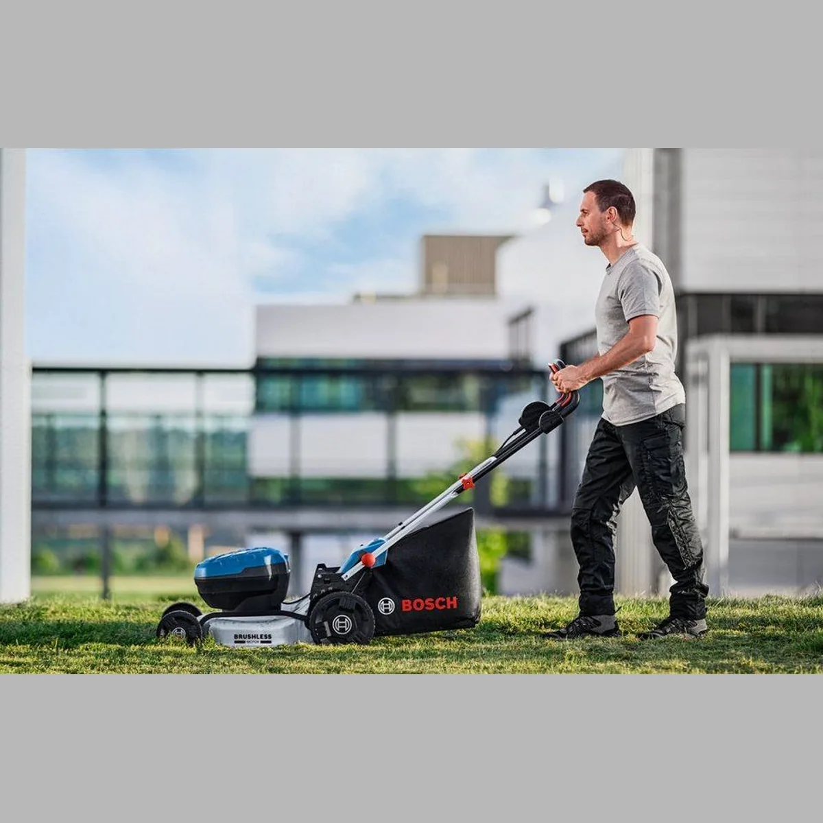 Bosch Professional GRA 18V2-46, leistungsstarker Akkurasenmäher mit 46 cm Schnittbreite 2