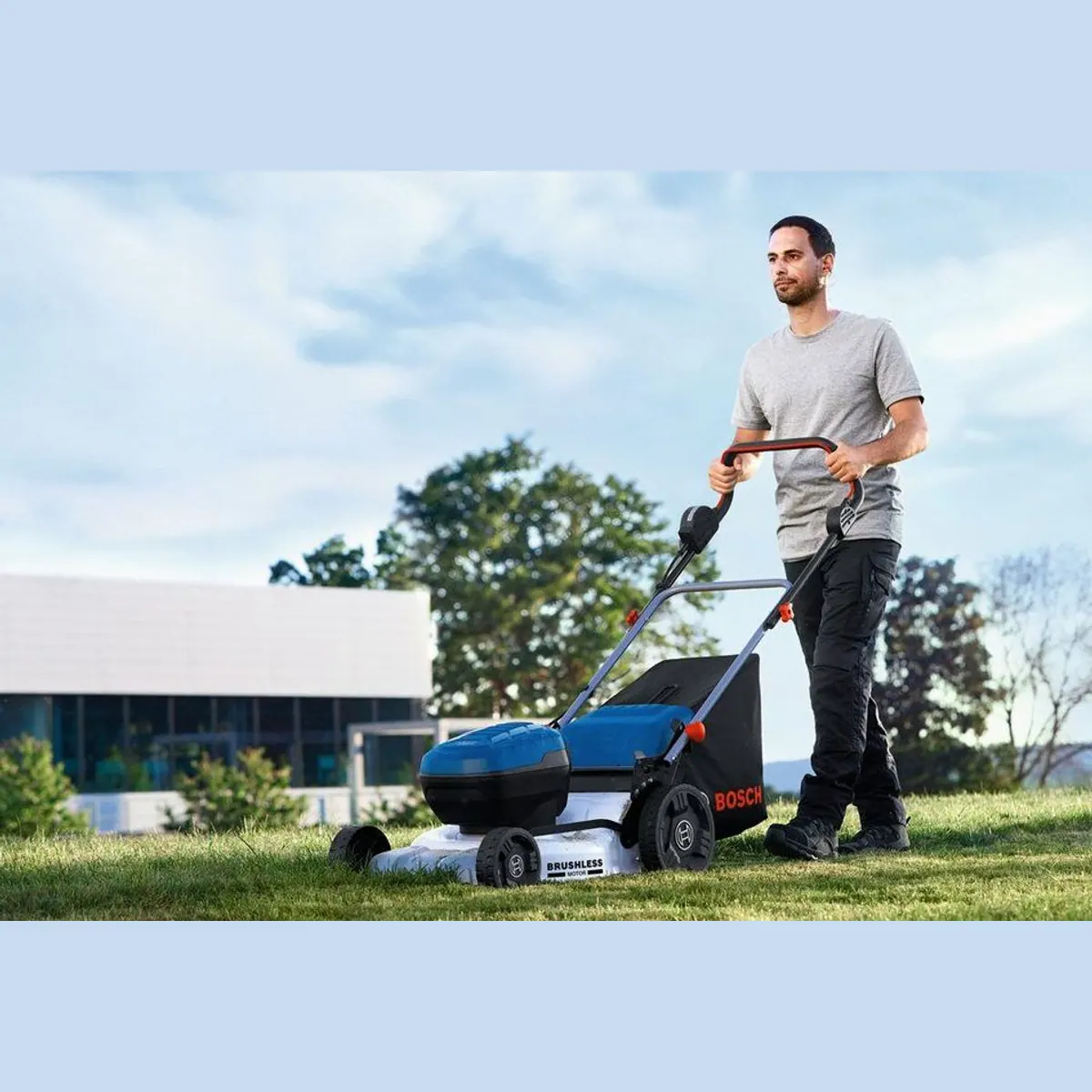 Bosch Professional GRA 18V2-46, leistungsstarker Akkurasenmäher mit 46 cm Schnittbreite 3