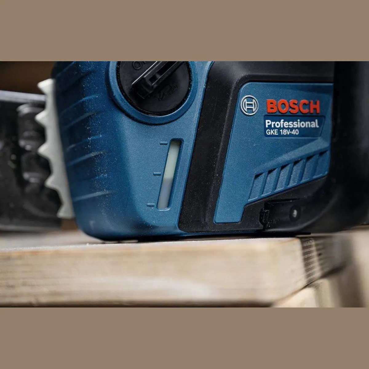 Bosch Professional GKE 18V-40, kraftvoller bürstenloser Motor, OptiCut Technologie, 40-cm-Schwert 3
