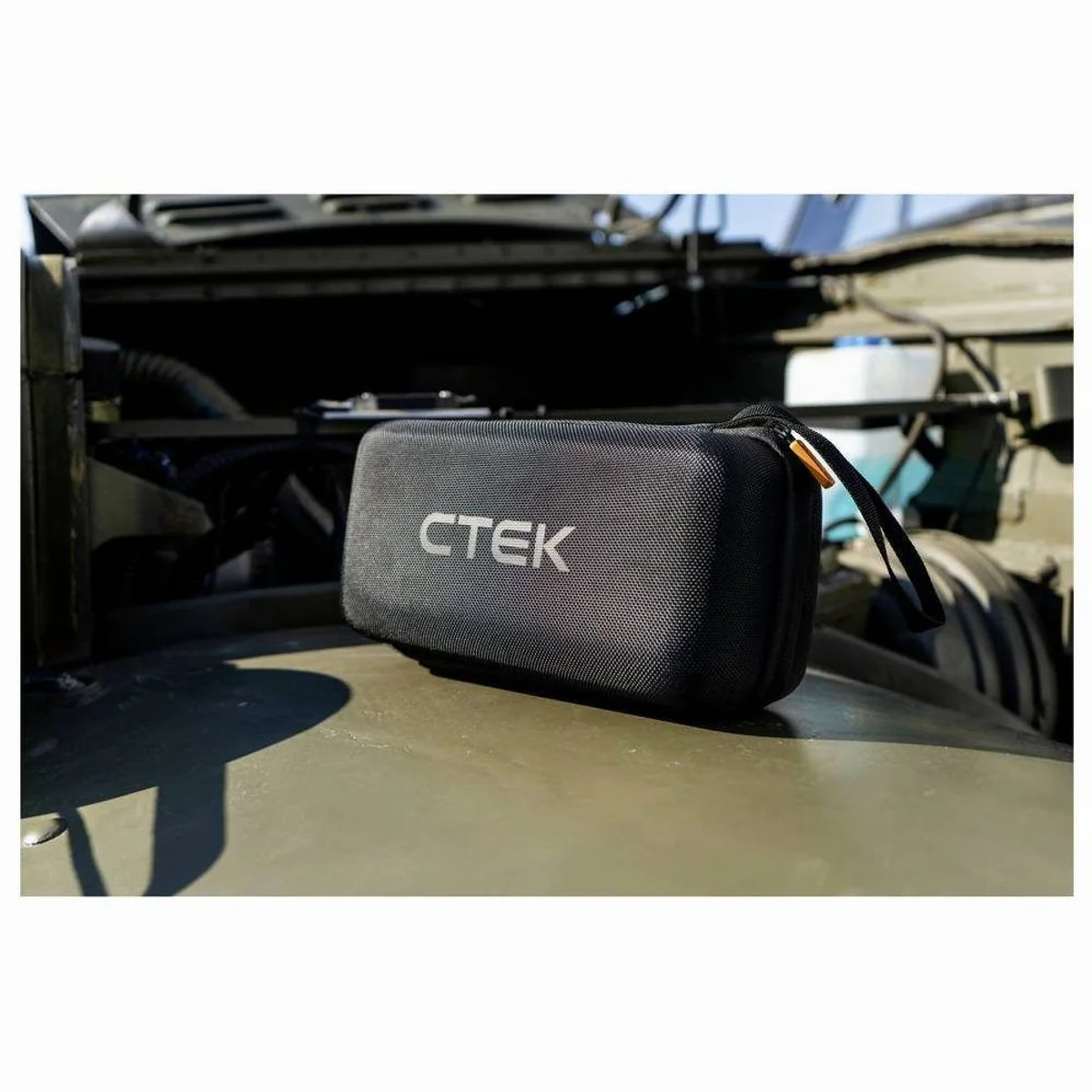 CTEK Booster RB 4000, 4000 A Starthilfe, USB-Ladeanschlüsse, LED-Taschenlampe 5