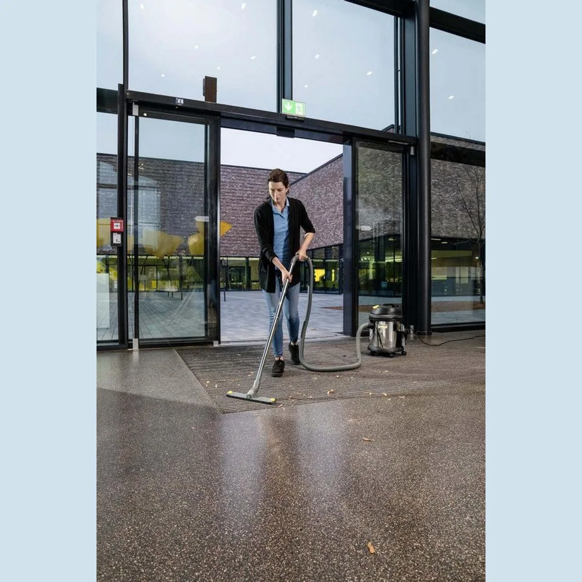 KÄRCHER Nass-Trocken-Akkusauger 27/1 Me Adv, kraftvoll, 27 Liter, beutellos 2