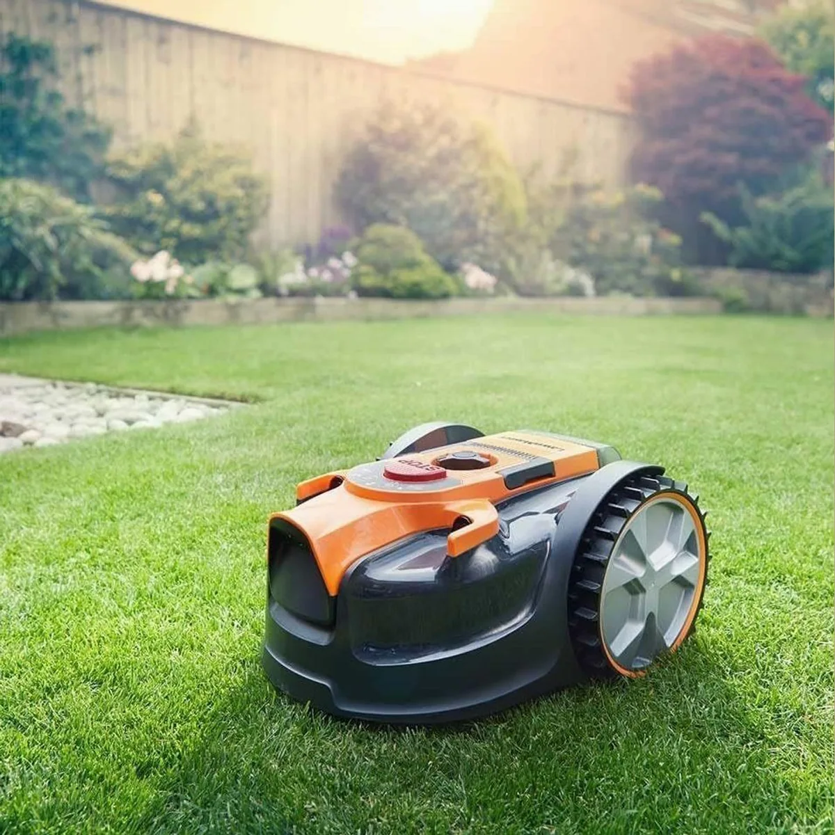 Lawnmaster Rasenmähroboter OcuMow VBRM16, kabellos, bis 150 m², Hindernisvermeidung 2